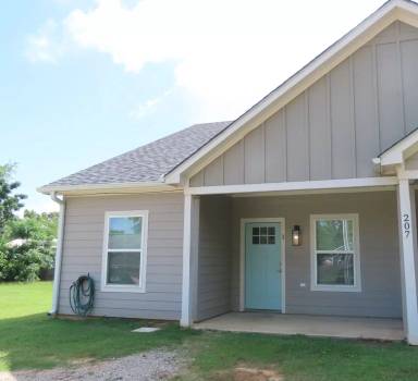Main picture of 207 Gordon St