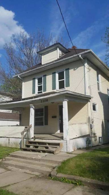Main picture of 1209 W 3rd St