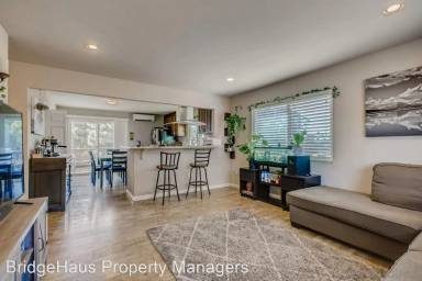Main picture of 2464 Tuberose St