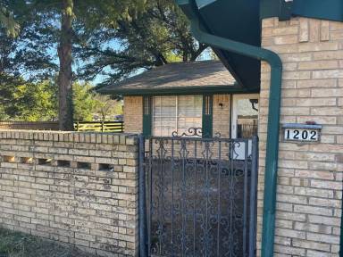 Main picture of 1204 Idlewood Dr