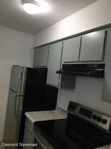 Main picture of 700 Poplar St