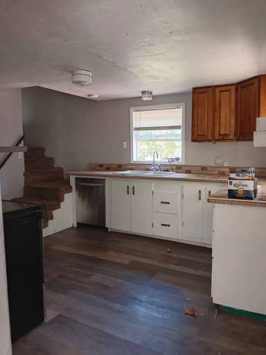 Main picture of 1213 V Ave