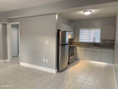 Main picture of 33 W 8th St