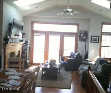 Main picture of 1103 W Cornelia Ave