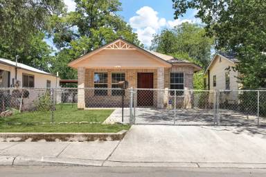 Main picture of 643 Mercedes St