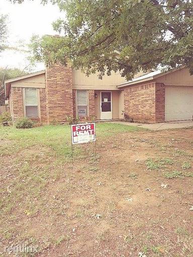 Main picture of 308 Royal Field Dr