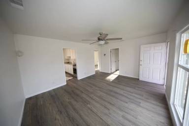 Main picture of 700 1/2 S Kalisher St