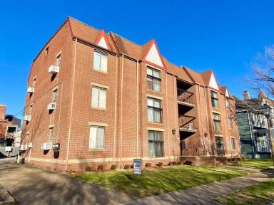 Main picture of 618 W Olney Rd