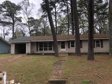 Main picture of 566 Daniel Cir