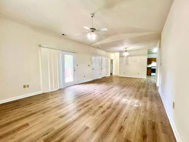 Main picture of 101 Glenwood Cir