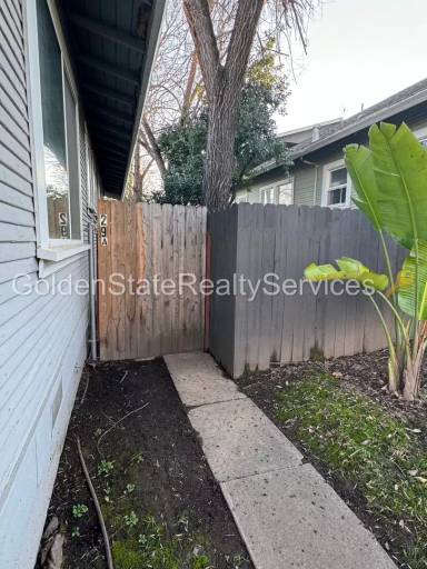 Main picture of 329 Pleasant St
