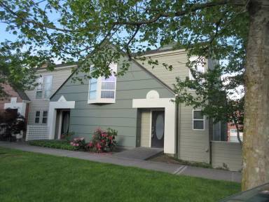 Main picture of 2421 S I St