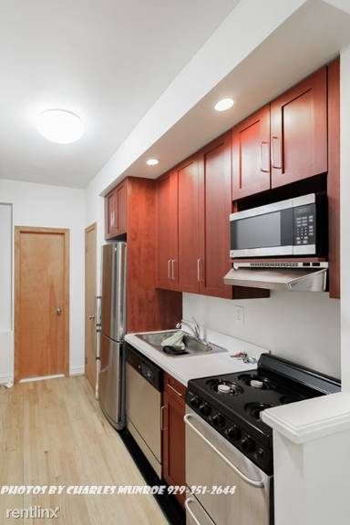Main picture of 207 E 84th St