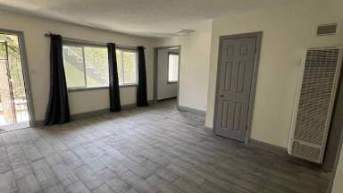 Main picture of 10218 S Dixon Ave
