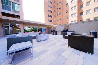 Main picture of 5800 N Sheridan Rd