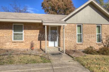 Main picture of 2901 W 36th St N