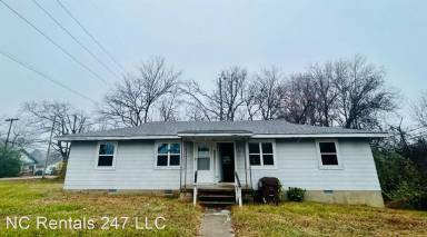 Main picture of 301 Royal Oak Ave