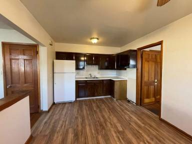 Main picture of 521 Broad St E