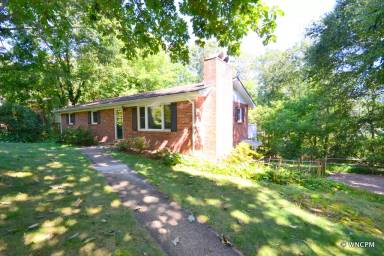 Main picture of 17 Laurel Park Dr
