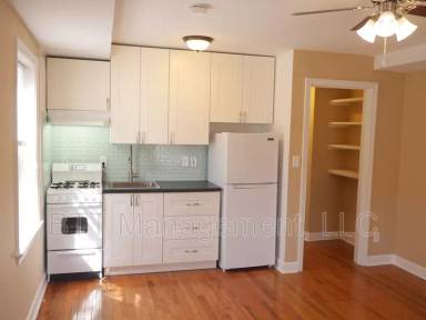 Main picture of 812 Greenwood Cir
