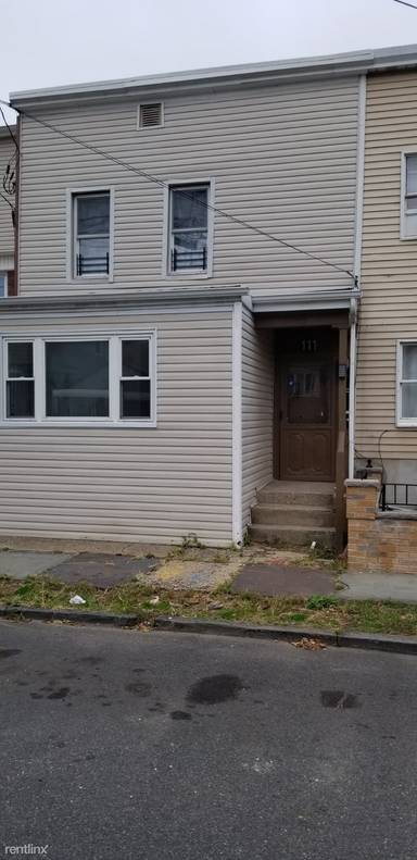 Main picture of 111 Evergreen St