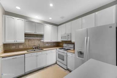 Main picture of 620 McHenry Rd