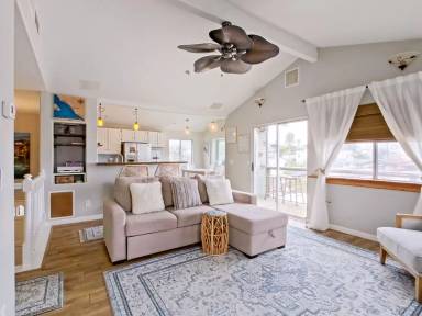 Main picture of 241 W Canada