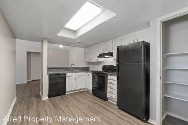 Main picture of 1507 N Eastman Rd