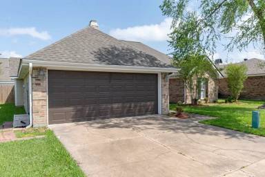 Main picture of 102 Gold Medal Dr