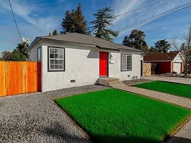 Main picture of 921 W 4th St