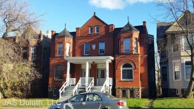 Main picture of 718 E 1st St