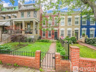 Main picture of 811 Kentucky Ave SE
