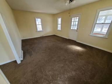 Main picture of 2219 Burton St