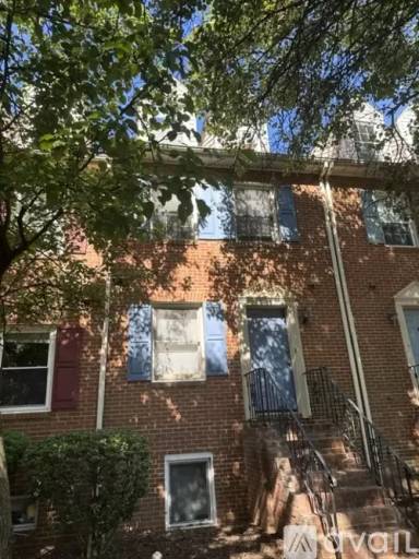 Main picture of 1174 N Vermont St