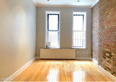 Main picture of 527 W 48th St