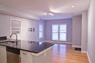 Main picture of 195 W 3rd St