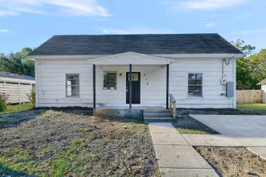 Main picture of 810 Seven Oaks Rd