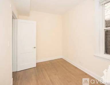 Main picture of 2814 N Troy St