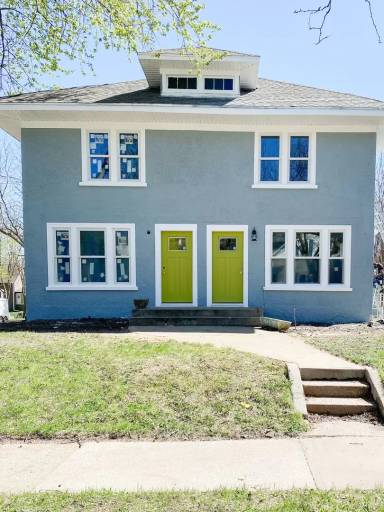 Main picture of 201 W 22nd St