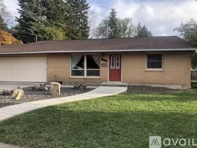 Main picture of 725 NW Polaris St