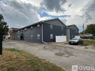 Main picture of 100 Outer Park Dr