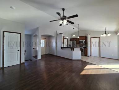 Main picture of 5371 N Rock Spring St