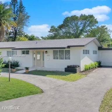 Main picture of 8320 SW 149th Dr