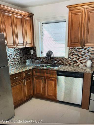 Main picture of 325 N L St