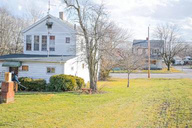 Main picture of 2455 Lakeview Ave