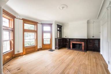 Main picture of 223 E Ferry St