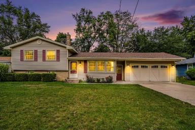 Main picture of 6818 Shoreham St