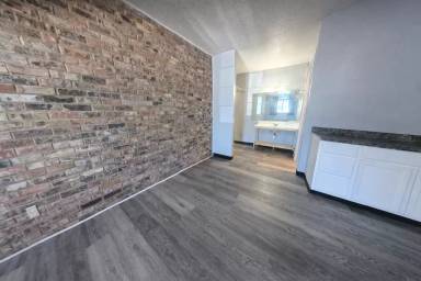 Main picture of 401 N East Ave