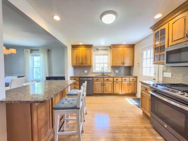 Main picture of 65 Buell St