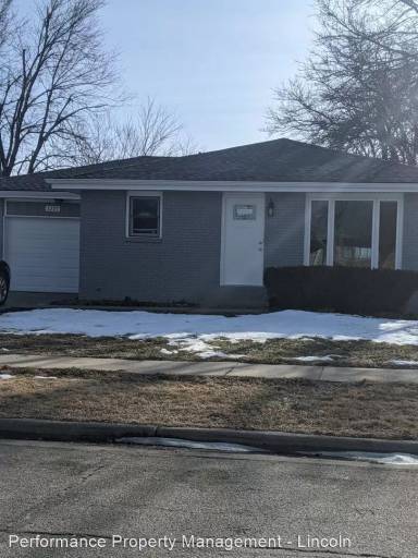 Main picture of 1221 W Park Ave